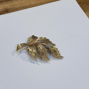Small Signed JJ - Jonette Jewelry Leaf Brooch Pin Gold Tone